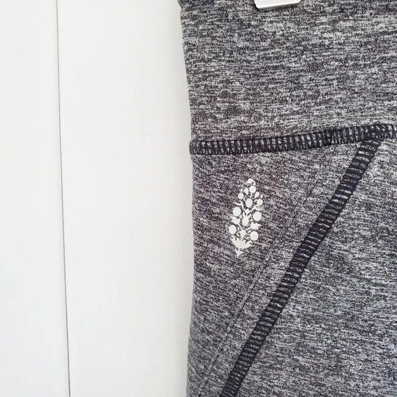 Free People Leggings Movement Infinity Cutout Crop  XS - Picture 7 of 9